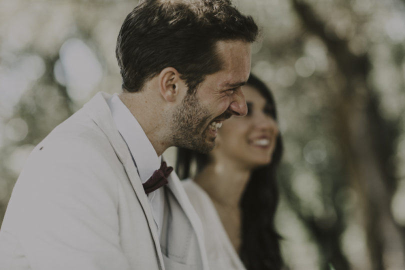 Un mariage champêtre en vert et blanc aux Domaines de Patras en Provence - A découvrir sur le blog mariage www.lamarieeauxpiedsnus.com - Photos : Lorenzo Accardi