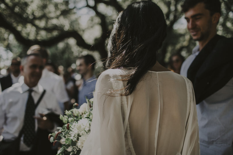 Un mariage champêtre en vert et blanc aux Domaines de Patras en Provence - A découvrir sur le blog mariage www.lamarieeauxpiedsnus.com - Photos : Lorenzo Accardi