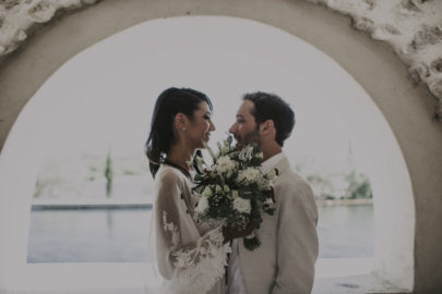 Un mariage champêtre en vert et blanc aux Domaines de Patras en Provence - A découvrir sur le blog mariage www.lamarieeauxpiedsnus.com - Photos : Lorenzo Accardi