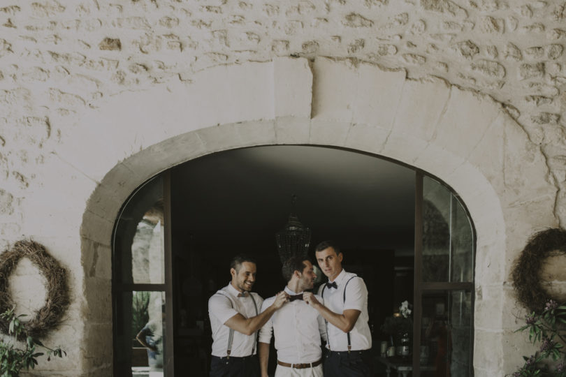 Un mariage champêtre en vert et blanc aux Domaines de Patras en Provence - A découvrir sur le blog mariage www.lamarieeauxpiedsnus.com - Photos : Lorenzo Accardi