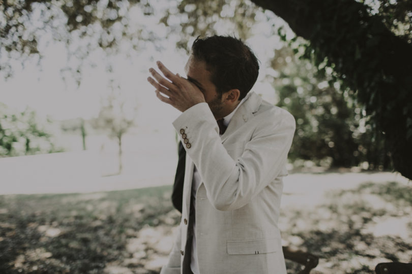 Un mariage champêtre en vert et blanc aux Domaines de Patras en Provence - A découvrir sur le blog mariage www.lamarieeauxpiedsnus.com - Photos : Lorenzo Accardi