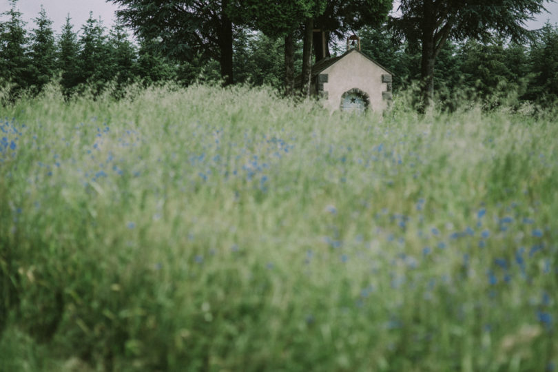 Un mariage simple, champêtre et fait maison en Auvergne à découvrir sur le blog mariage www.lamarieeauxpiedsnus.com - Photos : David Latour