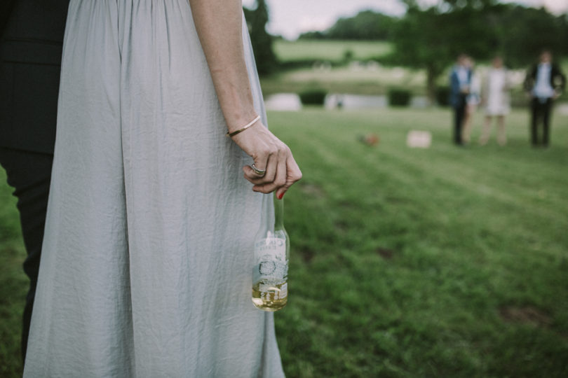 Un mariage simple, champêtre et fait maison en Auvergne à découvrir sur le blog mariage www.lamarieeauxpiedsnus.com - Photos : David Latour