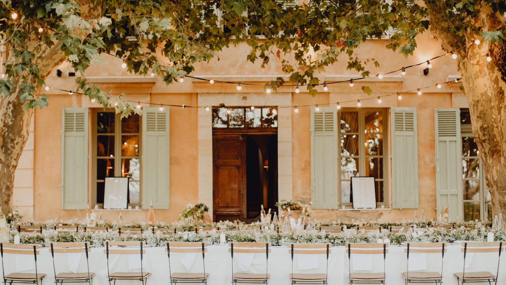 Un mariage au Château des Demoiselles dans le Var - Photos : Lora Barra - Blog mariage : La mariée aux pieds nus