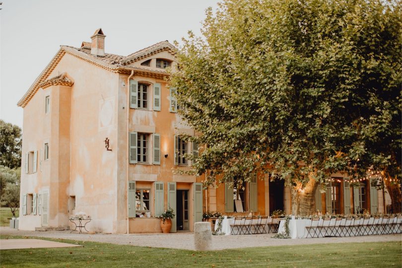 Un mariage au Château des Demoiselles dans le Var - Photos : Lora Barra - Blog mariage : La mariée aux pieds nus