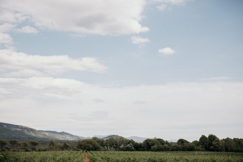 Un mariage en petit comité au Château des Demoiselles - A découvrir sur le blog mariage www.lamarieeauxpiedsnus.com - Photos : Sébastien Boudot