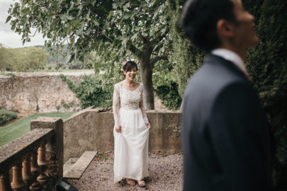 Un mariage en petit comité au Château des Demoiselles - A découvrir sur le blog mariage www.lamarieeauxpiedsnus.com - Photos : Sébastien Boudot