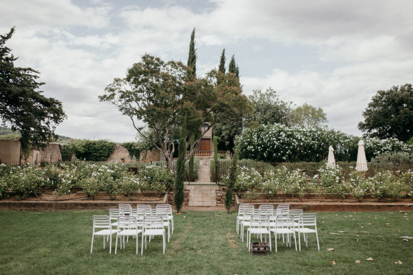 Un mariage en petit comité au Château des Demoiselles - A découvrir sur le blog mariage www.lamarieeauxpiedsnus.com - Photos : Sébastien Boudot