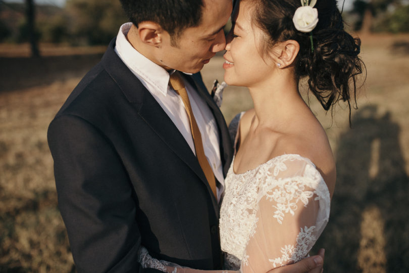 Un mariage en petit comité au Château des Demoiselles - A découvrir sur le blog mariage www.lamarieeauxpiedsnus.com - Photos : Sébastien Boudot