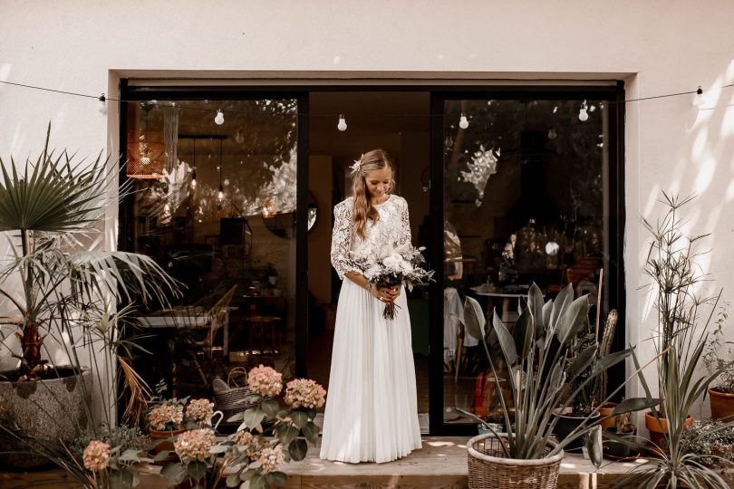 Un mariage au Chateau Bas d'Aumelas près de Montpellier dans l'Hérault - Photos : Rock n' Brides - Blog mariage : La mariée aux pieds nus