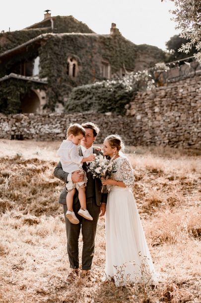 Un mariage au Chateau Bas d'Aumelas près de Montpellier dans l'Hérault - Photos : Rock n' Brides - Blog mariage : La mariée aux pieds nus