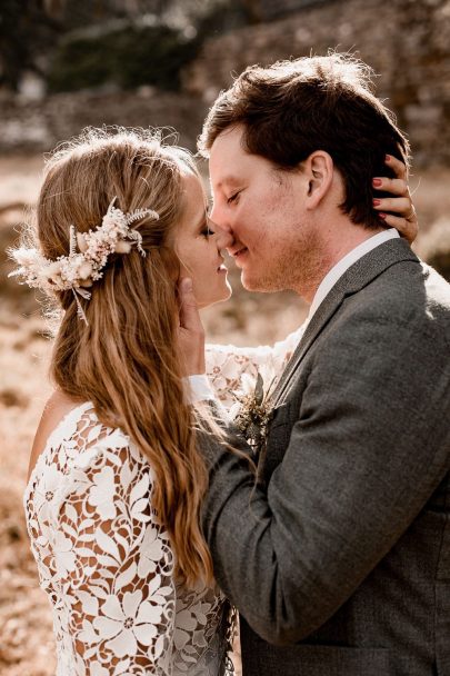 Un mariage au Chateau Bas d'Aumelas près de Montpellier dans l'Hérault - Photos : Rock n' Brides - Blog mariage : La mariée aux pieds nus