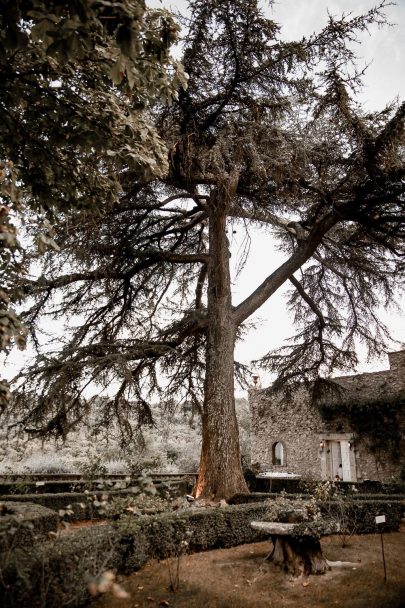 Un mariage au Chateau Bas d'Aumelas près de Montpellier dans l'Hérault - Photos : Rock n' Brides - Blog mariage : La mariée aux pieds nus