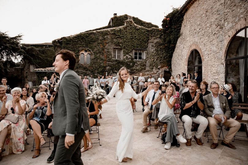 Un mariage au Chateau Bas d'Aumelas près de Montpellier dans l'Hérault - Photos : Rock n' Brides - Blog mariage : La mariée aux pieds nus