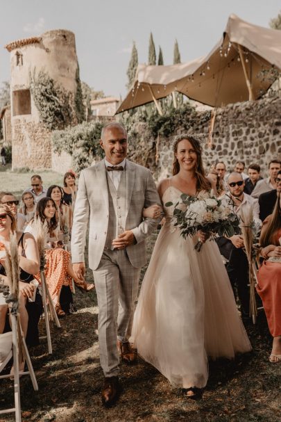 Un mariage champêtre au Château de Bois Rigaud en Auvergne - Photos : Clarisse et Johann - Blog mariage : La mariée aux pieds nus