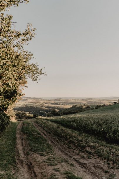 Un mariage champêtre au Château de Bois Rigaud en Auvergne - Photos : Clarisse et Johann - Blog mariage : La mariée aux pieds nus