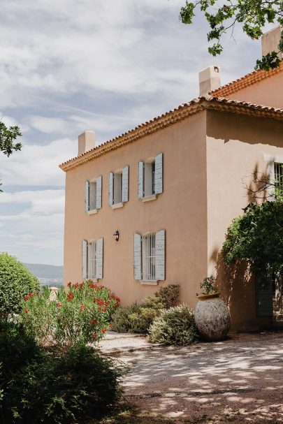 Un mariage au Château de Grand Boise en Provence - Photos : Alchemia - Blog mariage : La mariée aux pieds nus