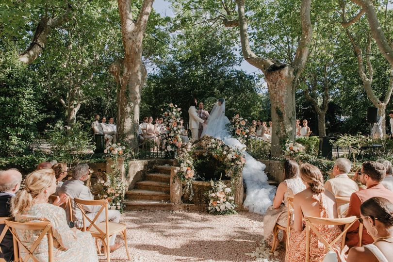 Un mariage au Château de Grand Boise en Provence - Photos : Alchemia - Blog mariage : La mariée aux pieds nus