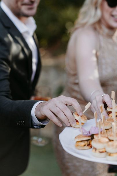 Un mariage Château la Tour Vaucros en Provence - Photos : Neupap Photography - Blog mariage : La mariée aux pieds nus