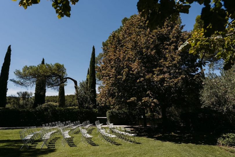 Un mariage Château la Tour Vaucros en Provence - Photos : Neupap Photography - Blog mariage : La mariée aux pieds nus