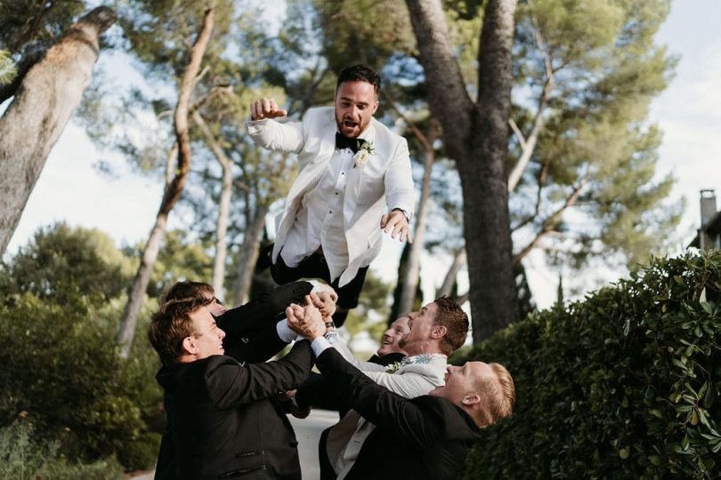 Un mariage Château la Tour Vaucros en Provence - Photos : Neupap Photography - Blog mariage : La mariée aux pieds nus