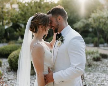 Un mariage Château la Tour Vaucros en Provence - Photos : Neupap Photography - Blog mariage : La mariée aux pieds nus