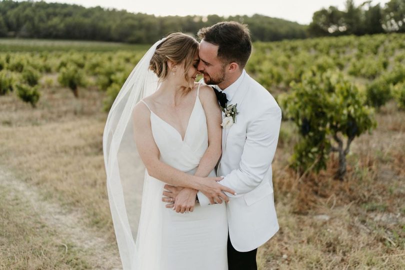 Un mariage Château la Tour Vaucros en Provence - Photos : Neupap Photography - Blog mariage : La mariée aux pieds nus