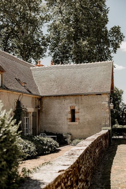 Un mariage au Château de Planchevienne en Bourgogne - Photos : Rock'n Brides - Blog mariage : La mariée aux pieds nus