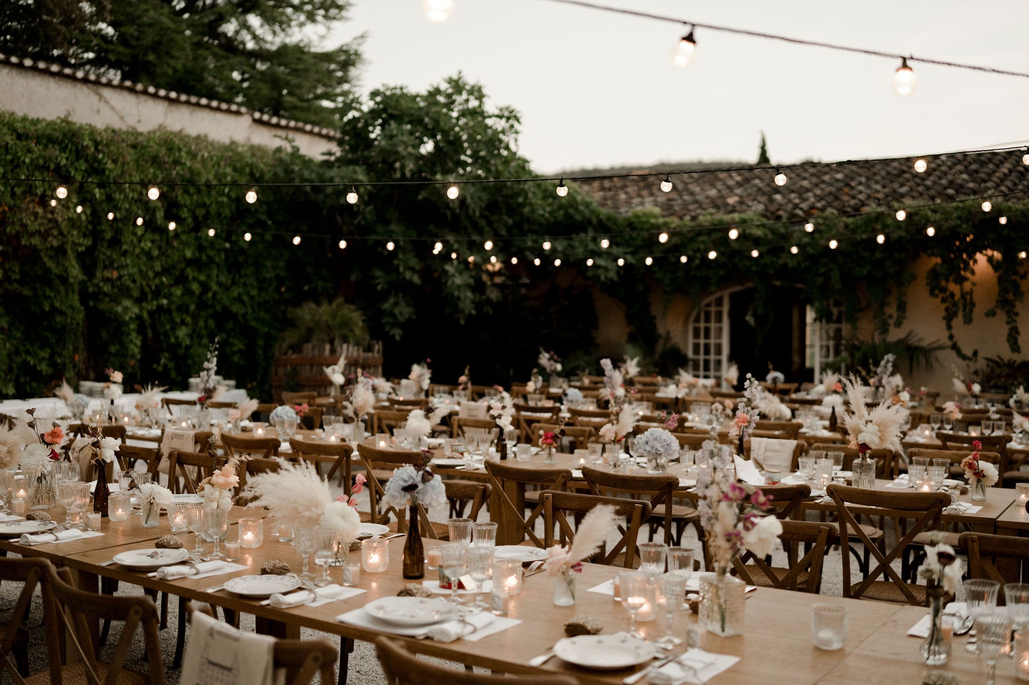 Un mariage au Château de Robernier dans le Var - Photos : Solveig et Ronan - Blog mariage : La mariée aux pieds nus