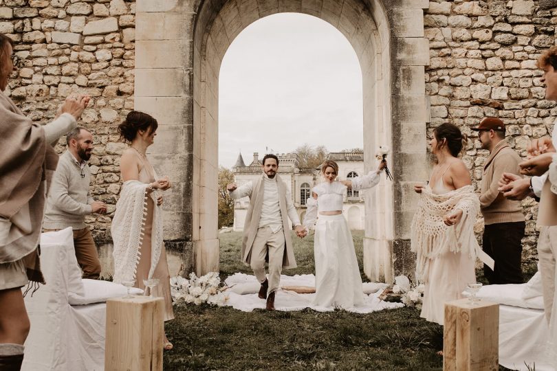 Un mariage au Château de la Mercerie en Charente - Photos : Alchemia Weddings - Blog mariage : La mariée aux pieds nus