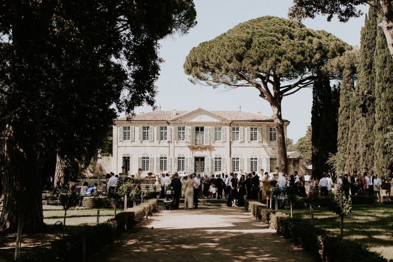 Un mariage au Château de la Mogère à Montpellier dans l'Hérault - Photos : Pinewood Weddings - Blog mariage : La mariée aux pieds nus