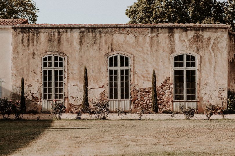 Un mariage au Château de la Mogère à Montpellier dans l'Hérault - Photos : Pinewood Weddings - Blog mariage : La mariée aux pieds nus