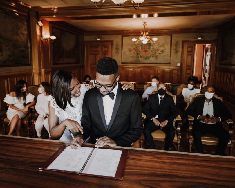 Un mariage chic au Manoir de L’Evêché en Normandie - Photos : Marie Thibault - Blog mariage : La mariée aux pieds nus