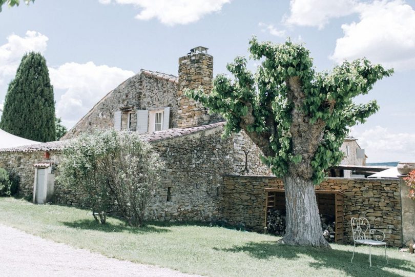 Un mariage au Clos du Tuilier en Provence - Photos : Ingrid Lepan - Blog mariage : La mariée aux pieds nus