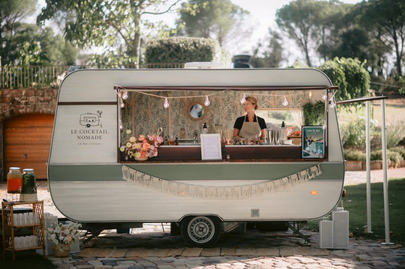 Un mariage coloré à La Bastide Verez en Provence - Photos : Laurine Bailly - Blog mariage : La mariée aux pieds nus