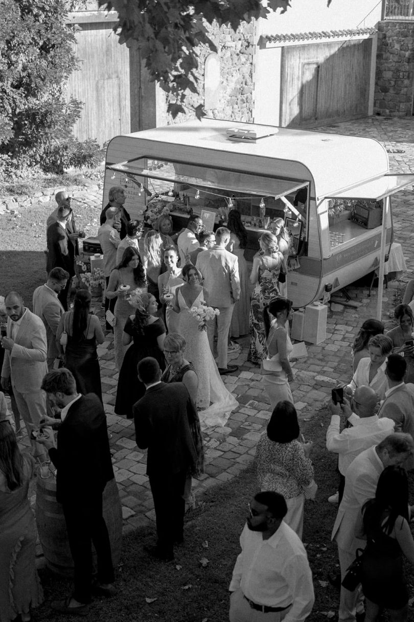 Un mariage coloré à La Bastide Verez en Provence - Photos : Laurine Bailly - Blog mariage : La mariée aux pieds nus