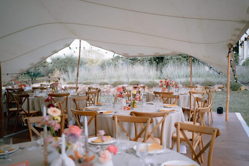 Un mariage coloré à La Bastide Verez en Provence - Photos : Laurine Bailly - Blog mariage : La mariée aux pieds nus