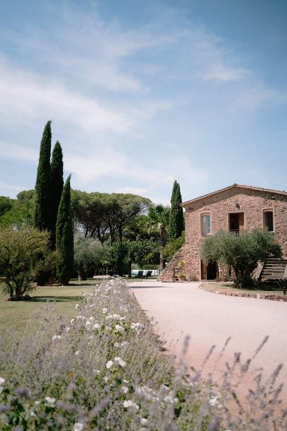 Un mariage coloré à La Bastide Verez en Provence - Photos : Laurine Bailly - Blog mariage : La mariée aux pieds nus