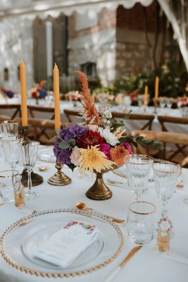 Un mariage coloré au Château des Costes dans le Var - Photos : Soulpics - Blog mariage : La mariée aux pieds nus