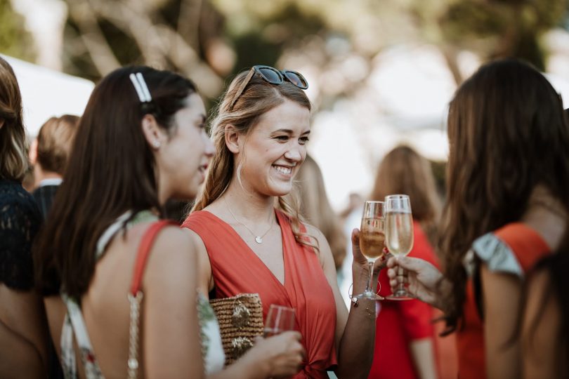 Un mariage coloré au Château des Costes dans le Var - Photos : Soulpics - Blog mariage : La mariée aux pieds nus