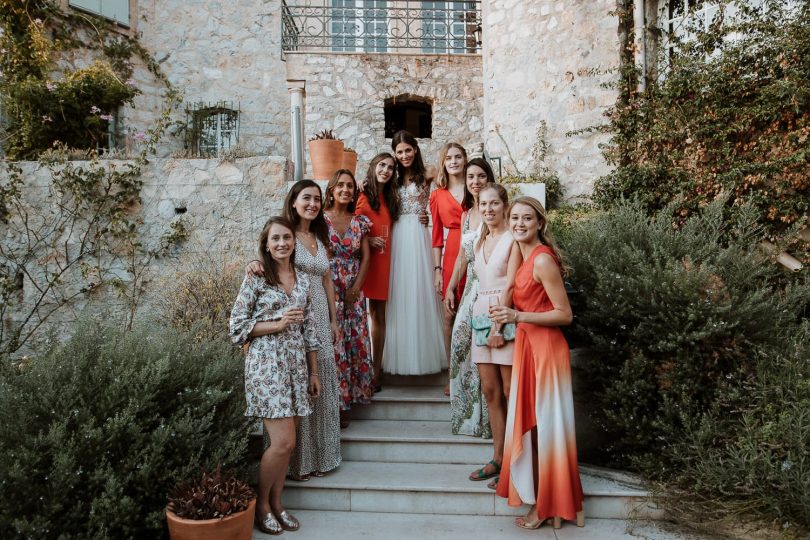 Un mariage coloré au Château des Costes dans le Var - Photos : Soulpics - Blog mariage : La mariée aux pieds nus