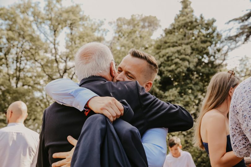 Un mariage coloré au Château de Tauziès dans le Tarn - Photos : Meryl M Photographie - Blog mariage : La mariée aux pieds nus