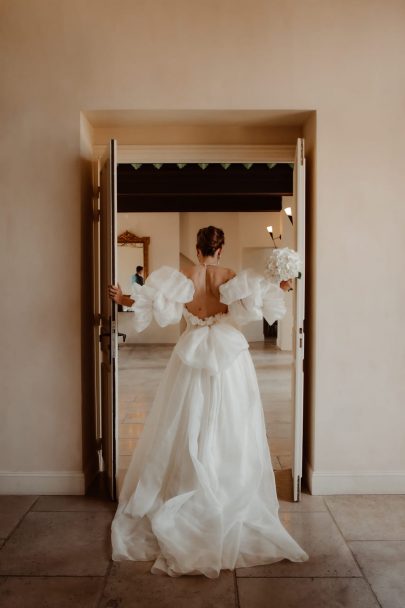 Un mariage coloré au Château de Tilly près de Paris - Photos : Moonrise Photography - Blog mariage : La mariée aux pieds nus