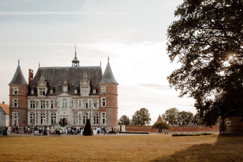 Un mariage coloré au Château de Tilly près de Paris - Photos : Moonrise Photography - Blog mariage : La mariée aux pieds nus