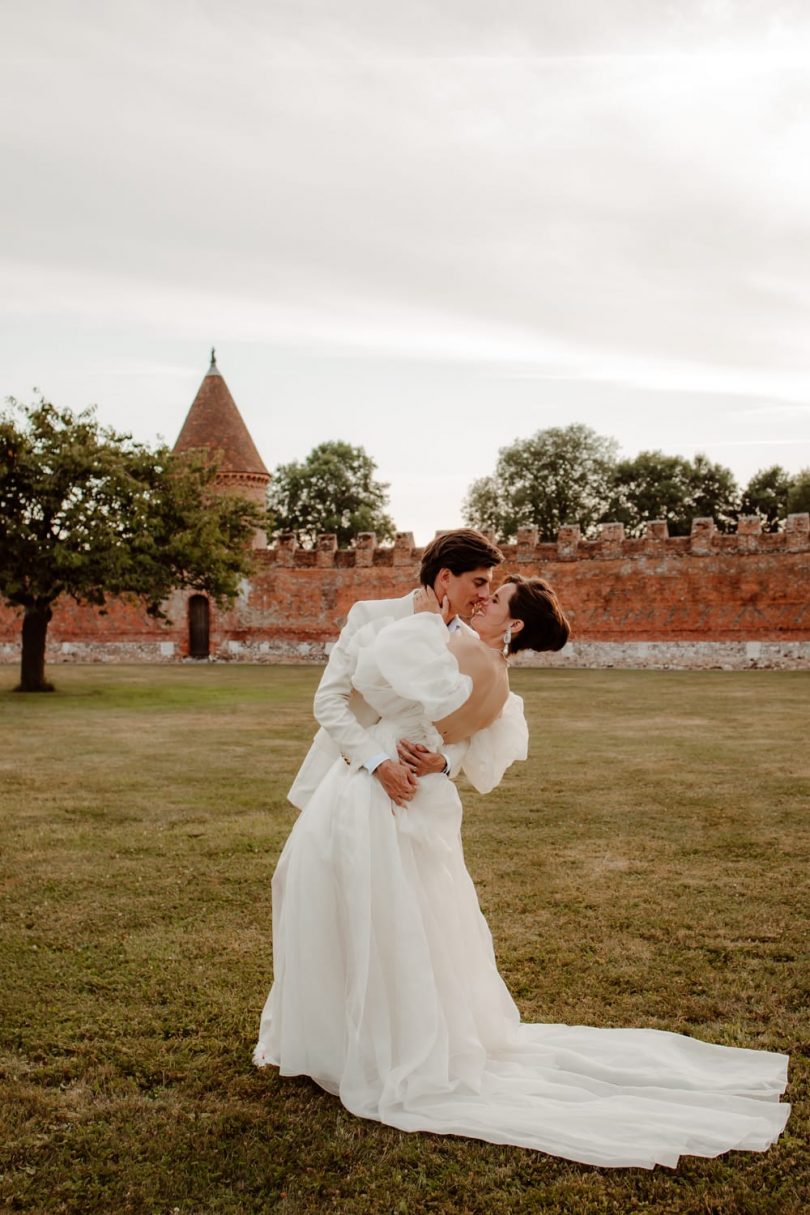 Un mariage coloré au Château de Tilly près de Paris - Photos : Moonrise Photography - Blog mariage : La mariée aux pieds nus