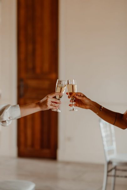 Un mariage coloré au Château de Tilly près de Paris - Photos : Moonrise Photography - Blog mariage : La mariée aux pieds nus