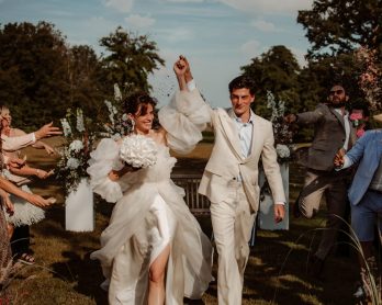 Un mariage coloré au Château de Tilly près de Paris - Photos : Moonrise Photography - Blog mariage : La mariée aux pieds nus