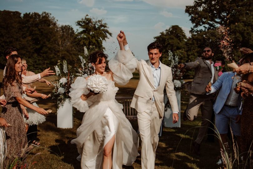 Un mariage coloré au Château de Tilly près de Paris - Photos : Moonrise Photography - Blog mariage : La mariée aux pieds nus