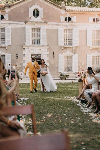 Un mariage coloré au Château de Vergières en Provence - Photos : Gwendoline Noir - Blog mariage : La mariée aux pieds nus