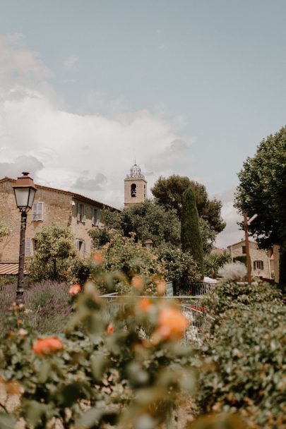 Un mariage coloré au Domaine de Valbonne dans le Gard - Photos : Clarisse et Johan - Blog mariage : La mariée aux pieds nus